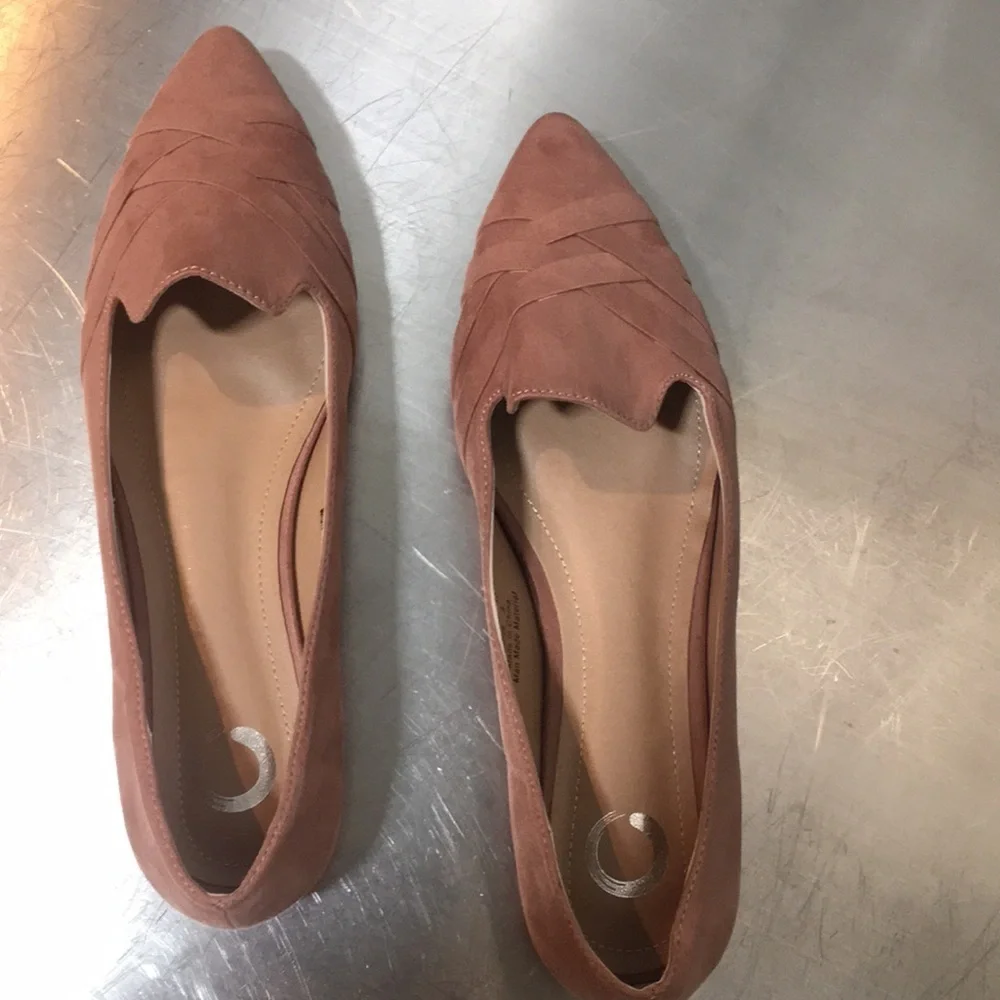 New WB Woman’s Journee Collection Elegant Pink Women's Flats